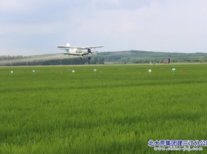 八五九農場有限公司飛機航化顯身手 健身防病正當時